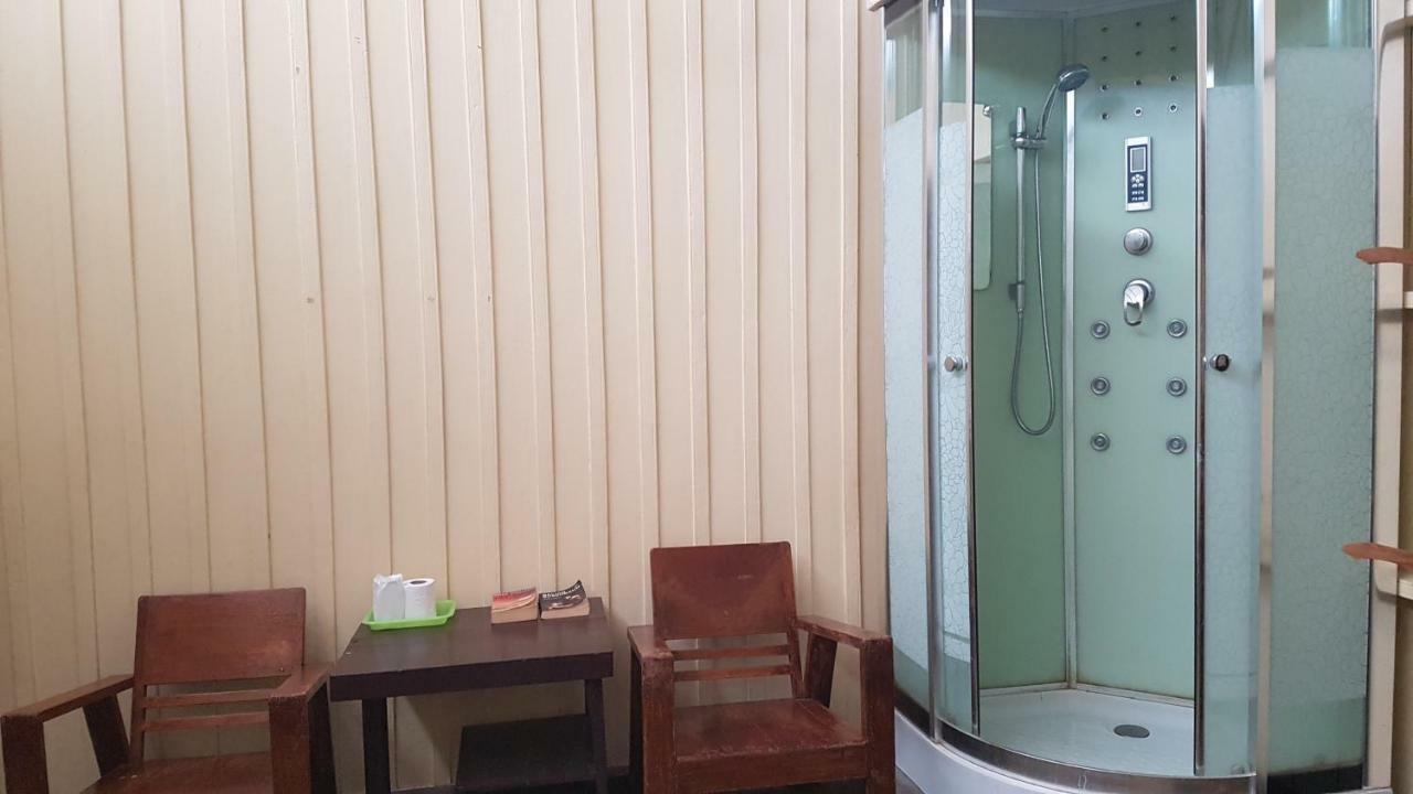 The Midtown Hotel And Cafe Trang Bagian luar foto